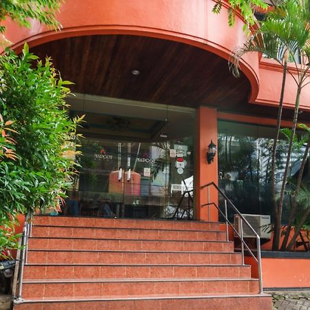 Reddoorz @ Jalan Jaksa Cakarta Dış mekan fotoğraf